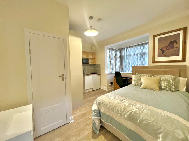 Charming Studio Flat in East Acton Main Photo