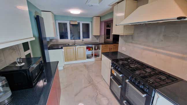 Modern Ensuite Rooms • 5 mins to South Harrow tube Main Photo