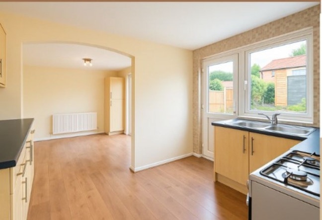Luxury Living in Chadwell Heath – En-Suiite Room  Main Photo