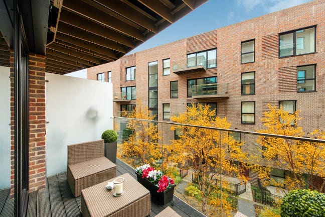 Ensuite double, Amazing views Elephant and Castle Main Photo