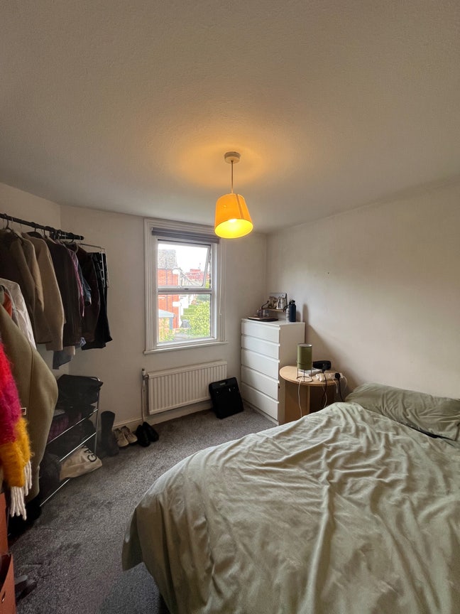 Double bedroom in Turnpike Lane (670 per month)  Main Photo