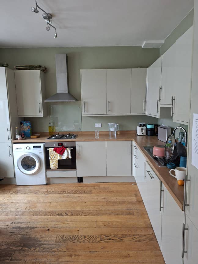 2 Rooms Available – Putney Main Photo