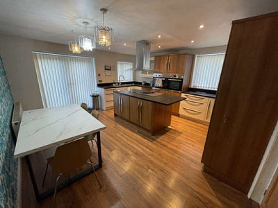 One Double and one Single room in CV3 Main Photo