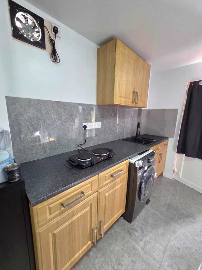 Newly renovated Studio Flat Main Photo