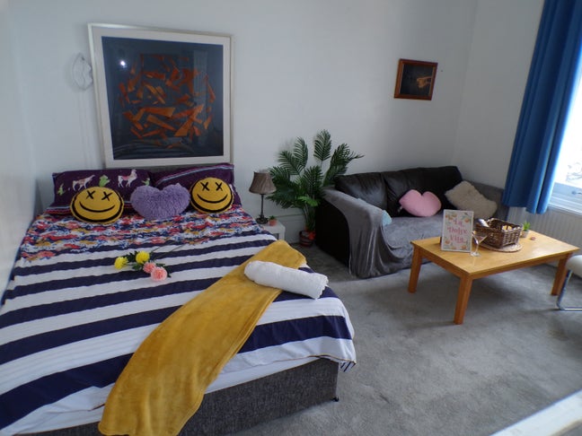  3 Double Room Available !!😃 in Fulham Main Photo