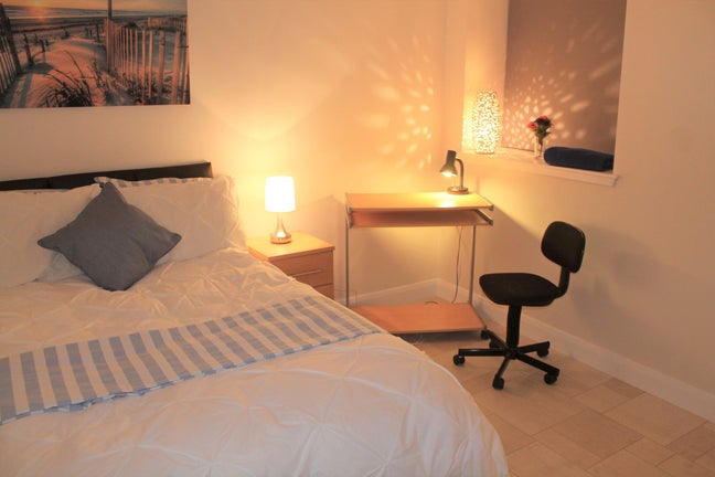 Room with private  shower earoom nr town centre Main Photo