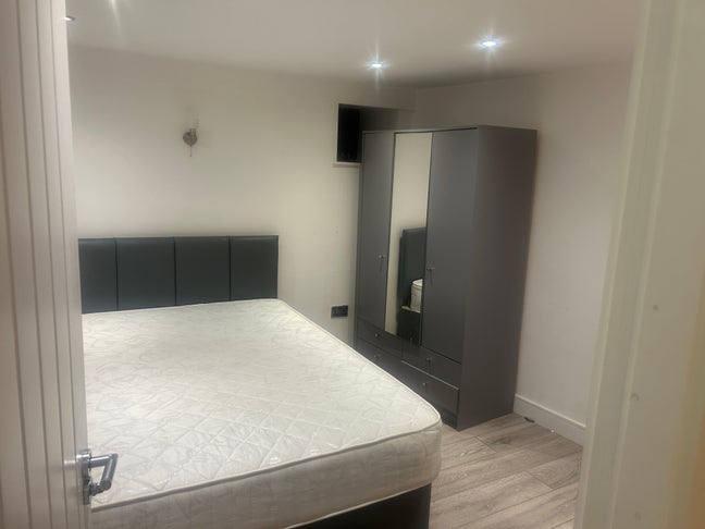 Wow ! Last  Room Available  Dont Miss Out! Main Photo
