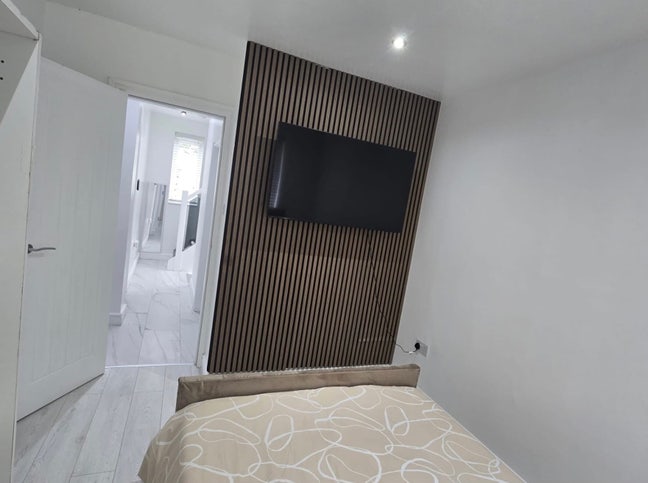 | 1 Single Room available  |Shared dining Main Photo