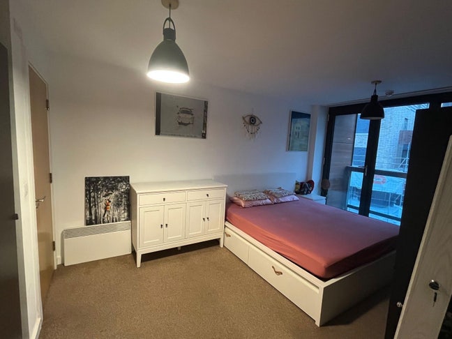 6 Week Stay (sublet)- Fully Furnished (ensuite) Main Photo