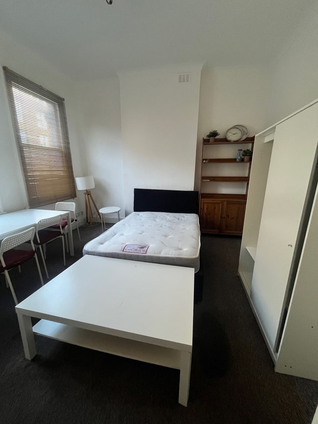 3 bed 1 bath for rent in Clapham Junction  Main Photo