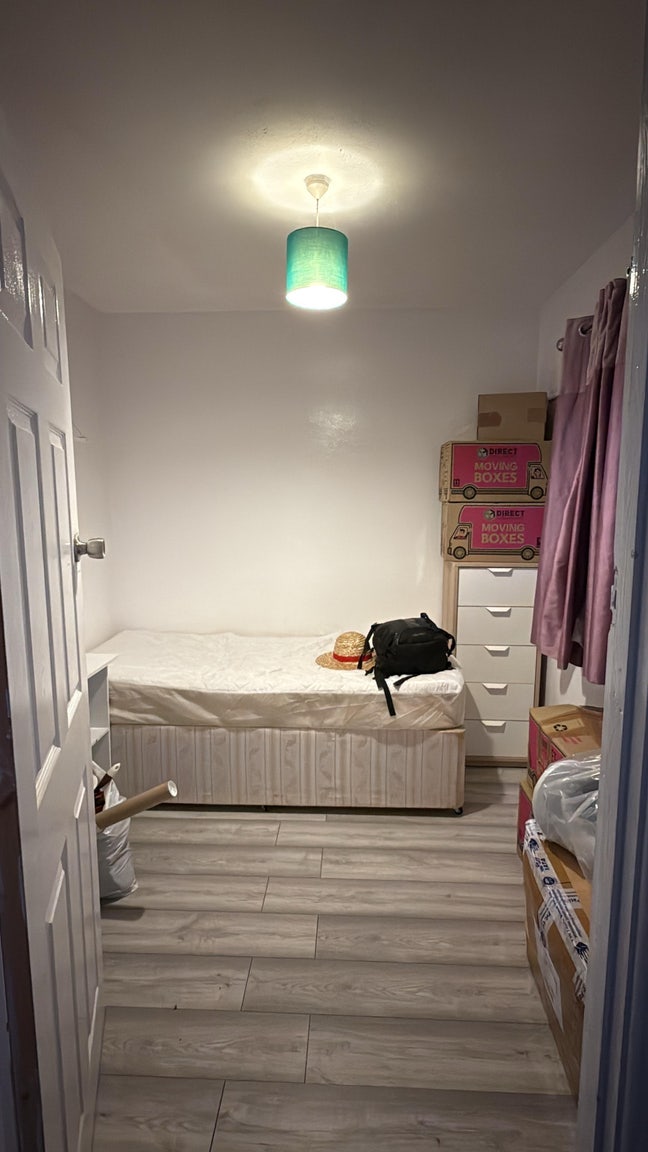 A small single room in a 4 bed shared house  Main Photo