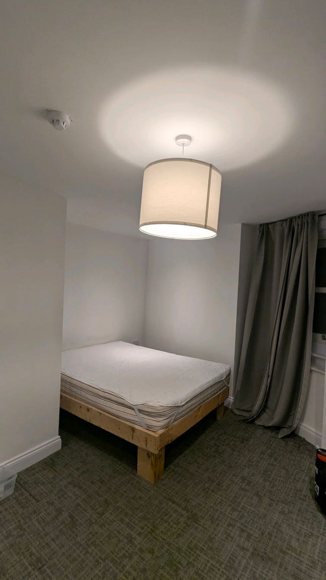 Roomshare available  Main Photo
