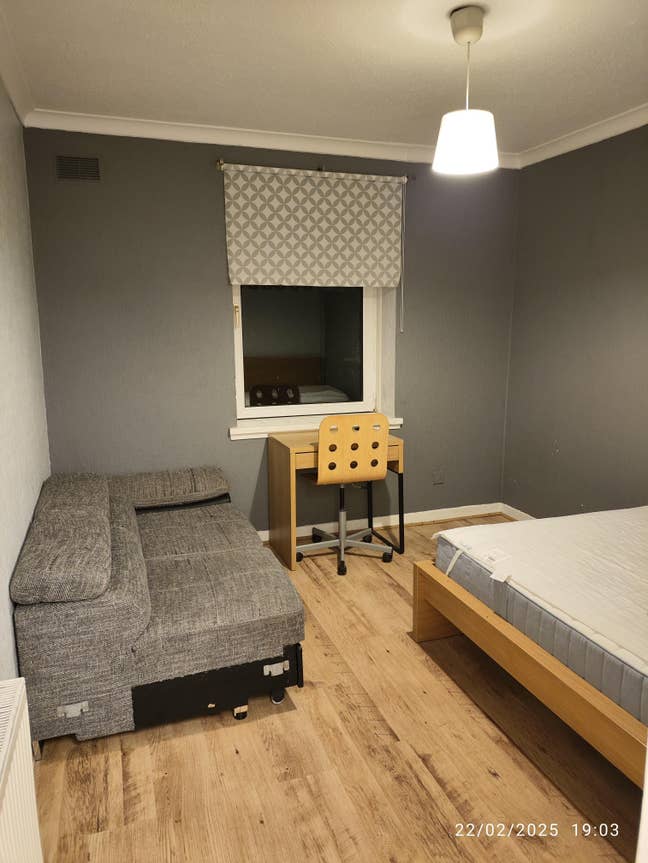 Great size bedroom close to Cramond Beach Main Photo