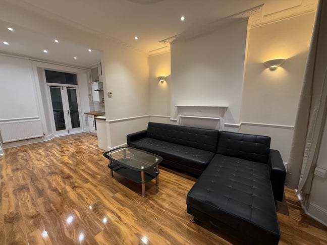 Luxury 2 Bed Garden Flat Oval / Camberwell  Main Photo