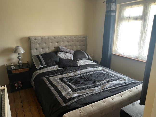  Double Furnished Room Mon-Fri NO STUDENTS Main Photo