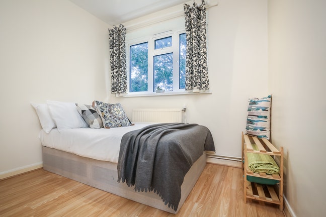 Fabulous Bright Room in a Modern Luxury Flat Main Photo