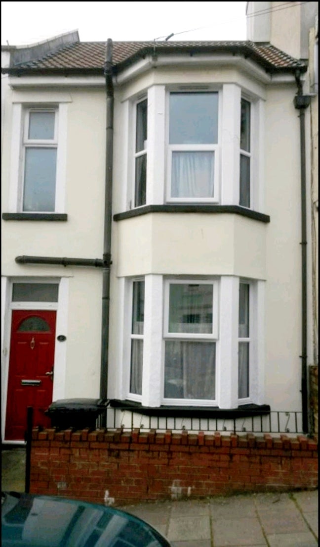 Bright Double Bedroom Available in Friendly House Main Photo