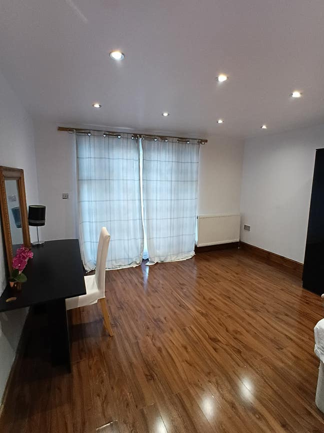 Massive room avaible close to gangshill station  Main Photo