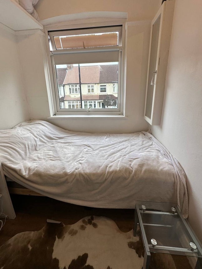 Single Room Main Photo