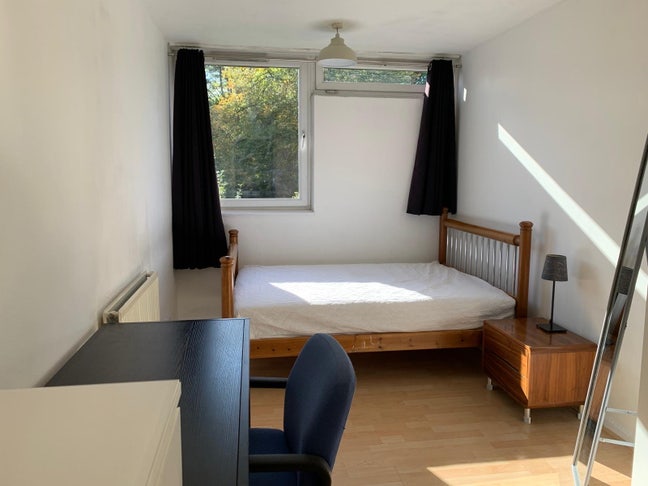 Large Double Bedroom we need filled by next week  Main Photo