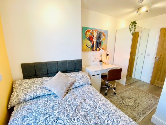 Designer EN-SUITE rooms - Whitefield Main Photo
