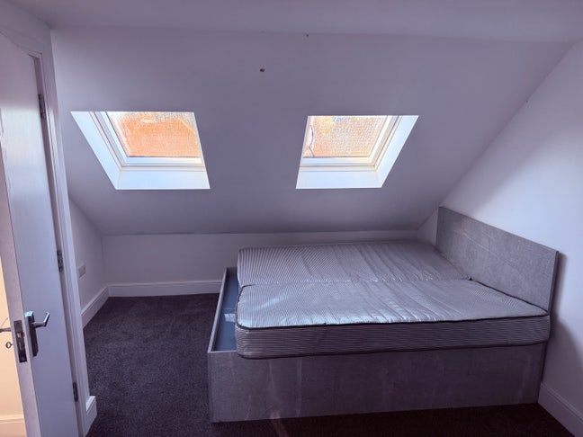 Room to share in Uxbridge including bills and food Main Photo
