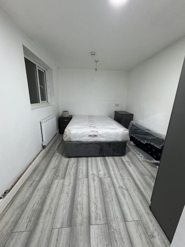 Beautiful Double Room for Rent in Housnlwo Central Main Photo