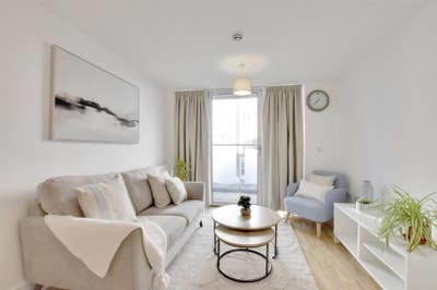 Beautiful One Bedroom Flat by Deptford Bridge  Main Photo