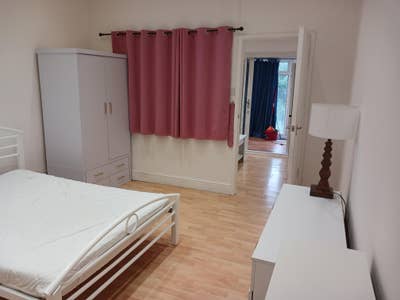 One Bedroom Flat with Garden for a Couple Main Photo