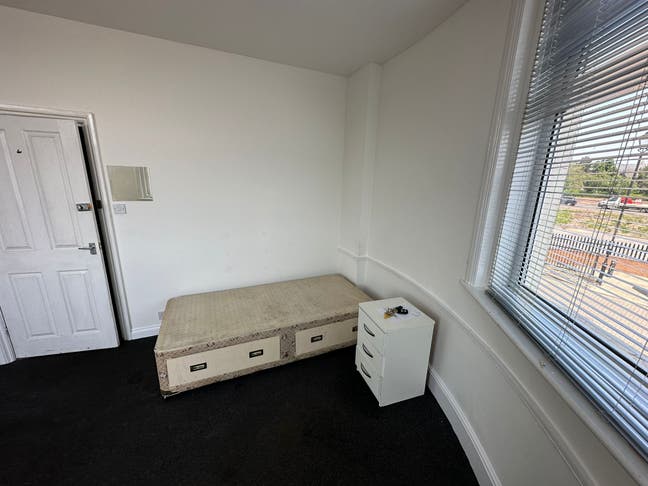 Large double room - City Centre - Bills INC Main Photo