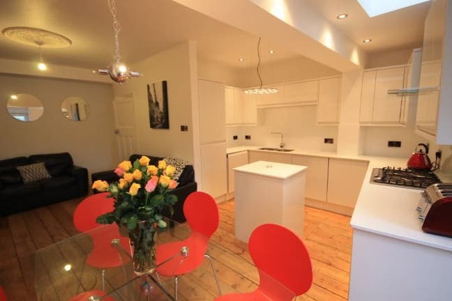 Wick Crescent, Double Bedroom £680 inclusive Main Photo