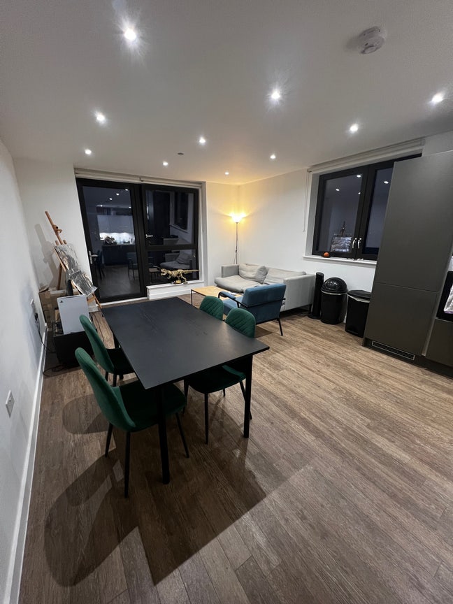 Double Bedroom in a modern 2Bed/2Bathroom Flat Main Photo