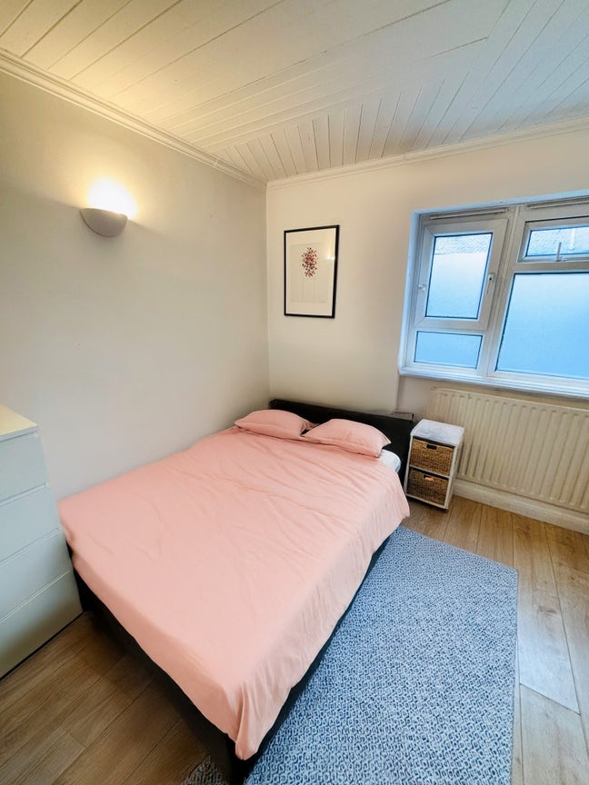 Beautiful Room Near Queens' Park - All Bills Inc Main Photo
