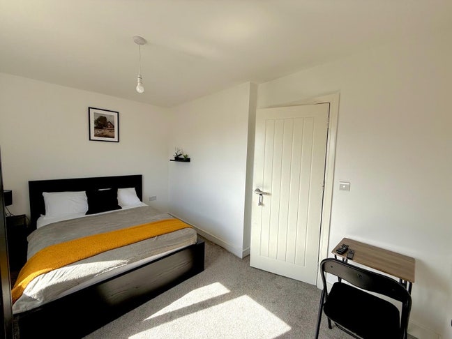 Deluxe Rooms Available for immediate rent  Main Photo