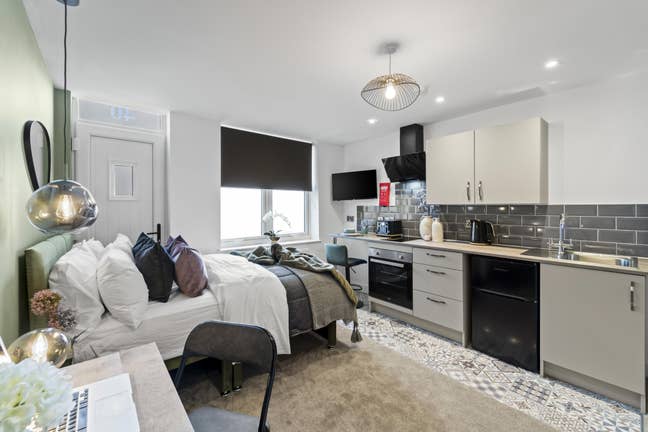Stunning Studios and Double En-Suites - DE24 Main Photo
