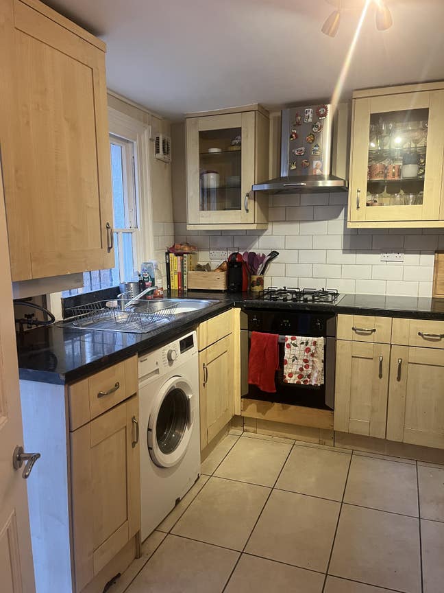 1 bedroom Kennington flat with garden patio Main Photo