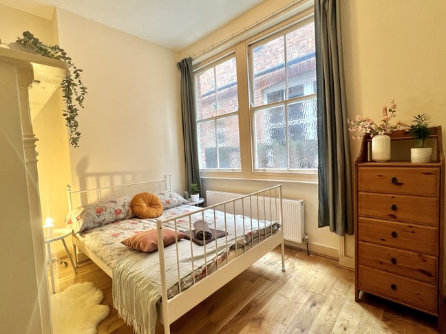 Single Occupancy, furnished double, Ealing, garden Main Photo