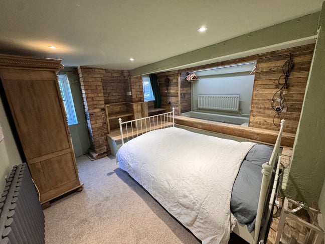 Amazing room in Branksome  Main Photo
