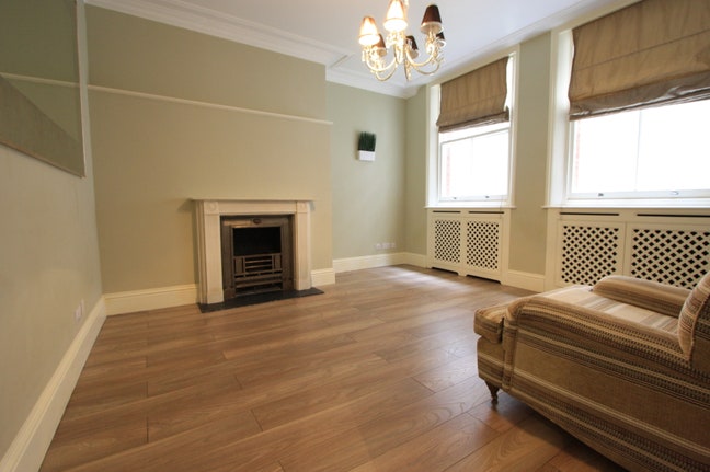  2-Bed Flat with Private Patio – Kensington W8 Main Photo