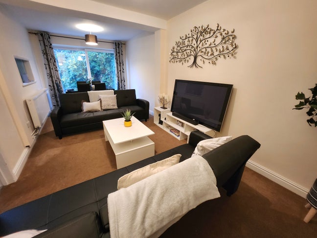 Luxury Room suitable for Sharers Main Photo