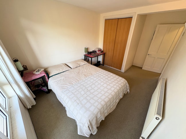 Large Double Room with Shared Balcony  Main Photo