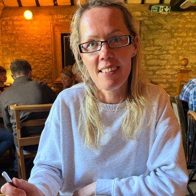 Professional Female seeks a double room Main Photo