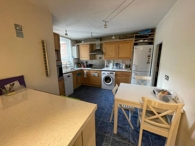 🌿 3-Bed Flat with Separate Living Area & Garden Main Photo