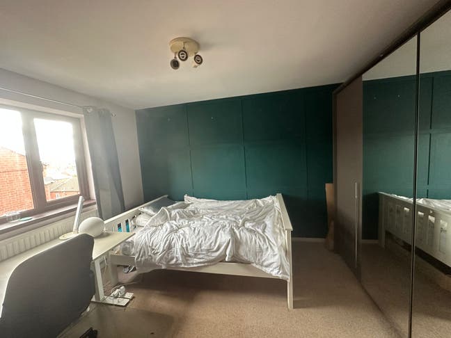 Spacious Double Room in Clean, Shared House Main Photo