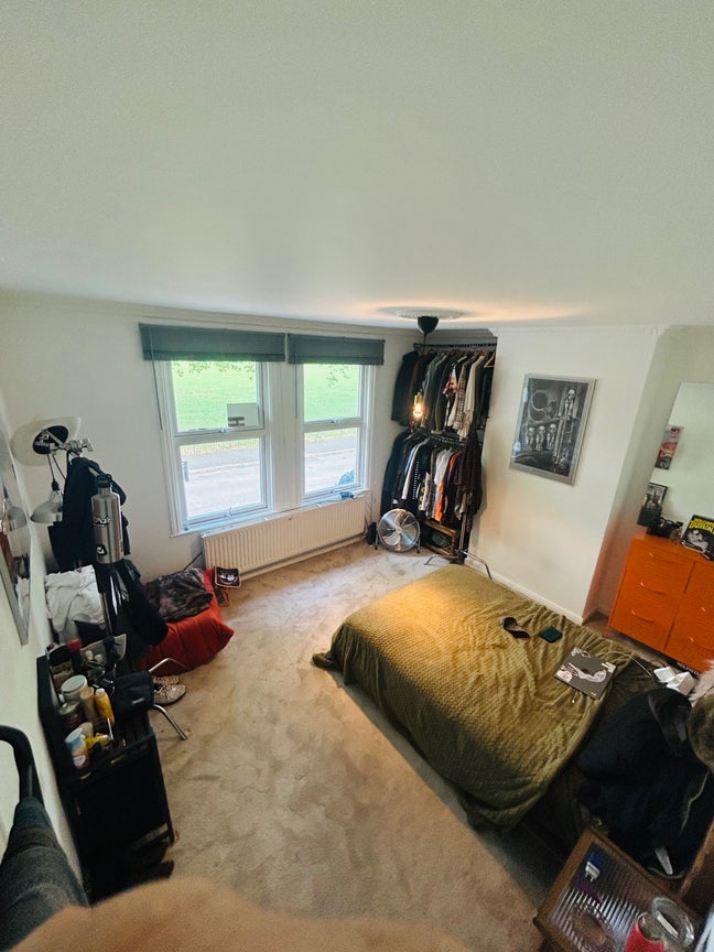 Large master bedroom & studio space Main Photo
