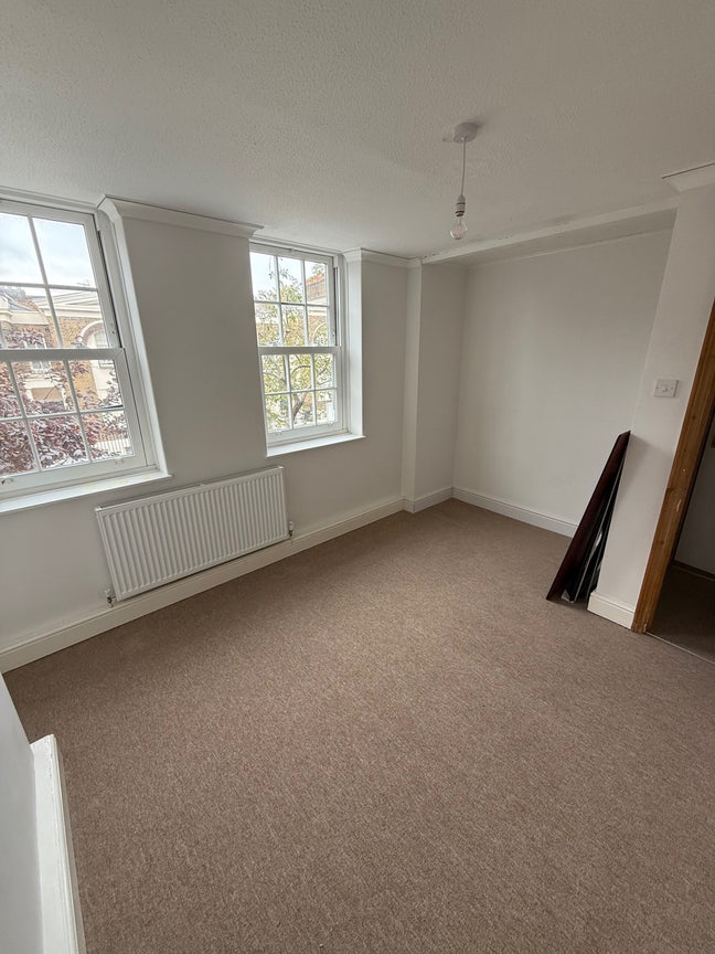 1 Room in central London  Main Photo