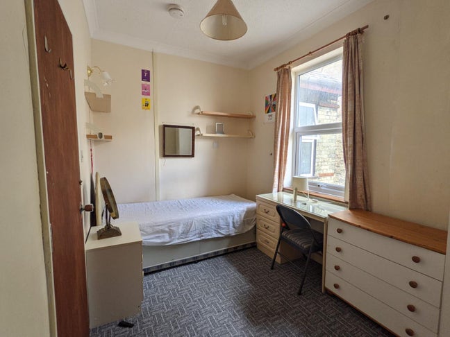 Single Room in friendly House Share Main Photo