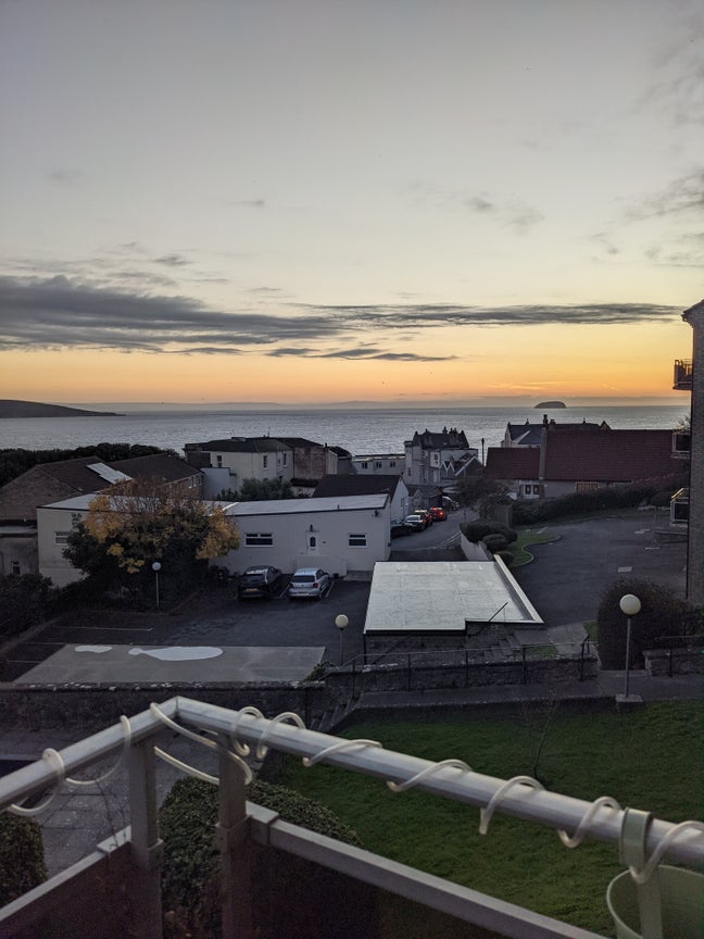 stunning views in quiet area near to Town  Main Photo