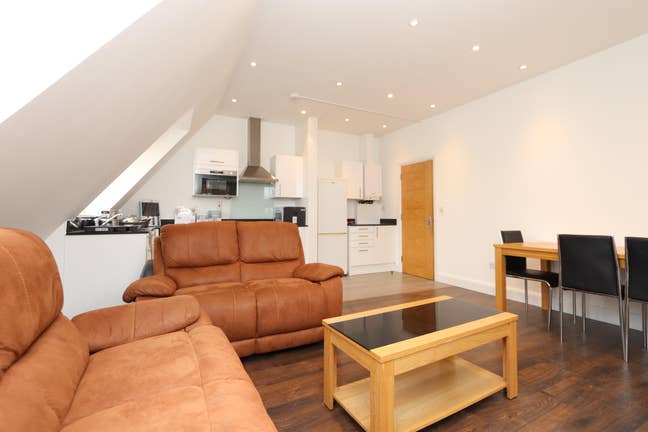 Affordable Luxury Rooms – 1 Min to Piccadilly Line Main Photo