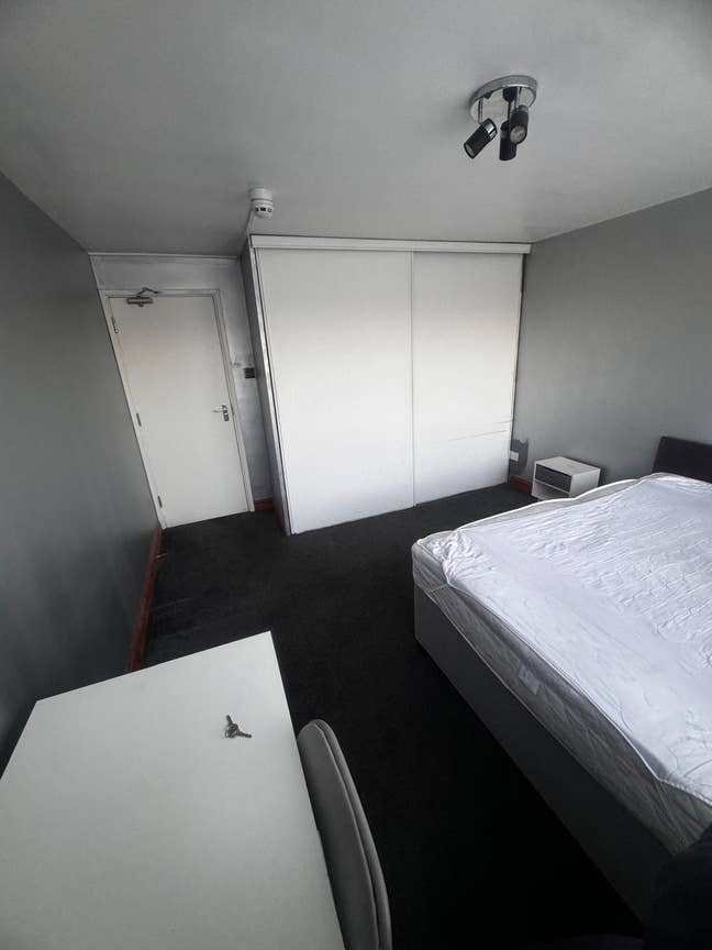 Prime Location - 10 Min Walk to Slough Station!  Main Photo